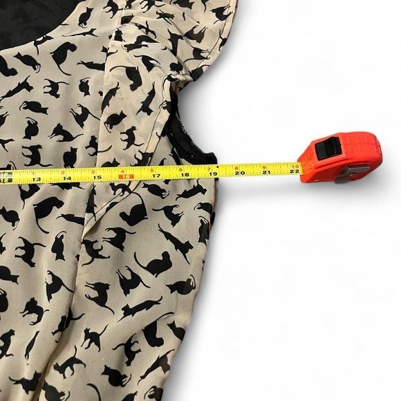 Ferragamo belted shirt with fun cat pattern - Picture 3 of 4